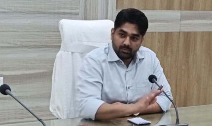 कलेक्टर का सख्त कदम: तहसीलदार और नायब तहसीलदार को नोटिस, पटवारी सस्पेंड; राजस्व विभाग में हड़कंप