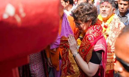 असम दौरे पर प्रियंका गांधी, कामाख्या देवी मंदिर में किए दर्शन, लिया आशीर्वाद