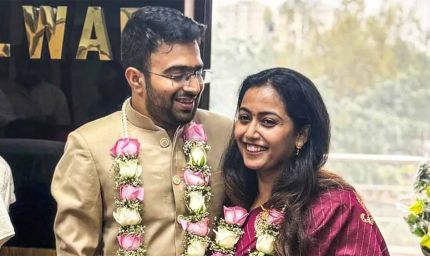 ट्रेनिंग में मुलाकात और DM चैंबर में शादी, IAS कपल ने पेश की सादगी की मिसाल