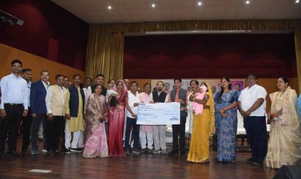 श्रम विभाग की कल्याणकारी योजनाओं का अधिक से अधिक लाभ लेने श्रमिक भाई -बहन बनें जागरूक- राजस्व मंत्री वर्मा