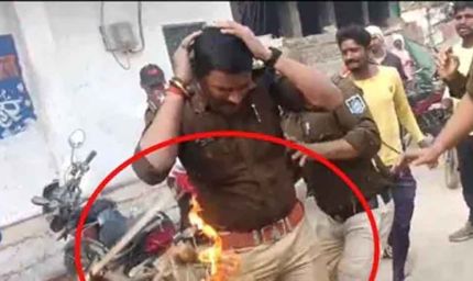 विजयवर्गीय के विरोध में कांग्रेस का प्रदर्शन बेकाबू, पुतले की जगह पुलिसकर्मी झुलसा