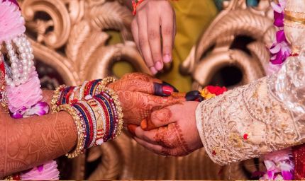 गुजरात सरकार का नया कदम: मां-बाप को मैसेज, फिर होगी शादी! आप किसके साथ हैं?