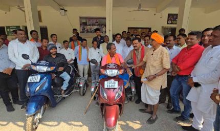 उपमुख्यमंत्री  विजय शर्मा की तत्परता से दो दिव्यांगों को मिली स्कूटी
