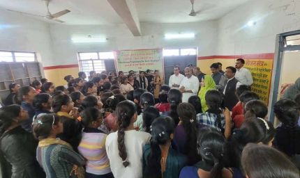 कच्ची रोटियां देख भड़के केंद्रीय मंत्री खटीक, बोले– अपनी बेटी समझकर खिलाओ खाना