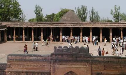 भोजशाला में मिले मंदिर के प्रमाण, कमाल मौला मस्जिद पर ASI की रिपोर्ट में बड़ा खुलासा