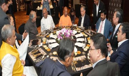 सीएम योगी ने सिंगापुर के उप-प्रधानमंत्री व गृह मंत्री से की मुलाकात, निवेश के लिए दी आमंत्रण