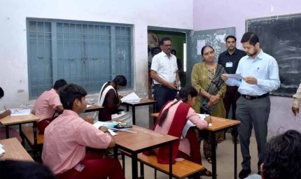 अंग्रेजी की परीक्षा में 269 परीक्षार्थी गैरहाजिर, कलेक्टर ने किया परीक्षा केन्द्रों का आकस्मिक निरीक्षण
