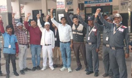 भोपाल में 30 हजार आउटसोर्स स्वास्थ्य कर्मियों का प्रदर्शन, जेपी परिसर में जुटे कर्मचारी, हड़ताल से स्वास्थ्य सेवाएं प्रभावित