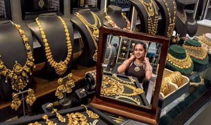 Gold Silver Rate Today: शादी के सीजन में सोना हुआ महंगा, चांदी खरीदने का है बेहतरीन मौका