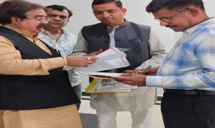 अविलंब सुधारी जाये सड़के -चेंबर कलेक्टर से मिले चेंबर के पदाधिकारी