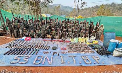 सुरक्षाबलों की बड़ी कार्रवाई, नक्सली डंप से भारी मात्रा में हथियार बरामद