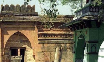 कमाल मौला मस्जिद विवाद: हिंदू प्रतीकों पर उठा सवाल, मुस्लिम पक्ष ने दी ये सफाई