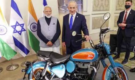 इजराइल में भारत की दमदार बाइक की एंट्री, PM मोदी और बेंजामिन नेतन्याहू ने साथ खिंचवाई तस्वीर