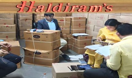 होली से पहले Haldiram की 112 किलो मिलावटी और एक्सपायर्ड मिठाइयां पकड़ी गईं