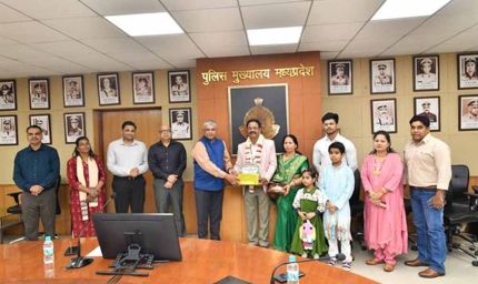 पुलिस मुख्यालय परिवार द्वारा चार सेवानिवृत्‍त कर्मचारियों को भावभीनी विदाई