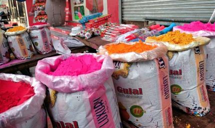 होली की मस्ती में सराबोर रांची, पिचकारी से लेकर हर्बल गुलाल तक रंग-बिरंगे बाजारों की रौनक