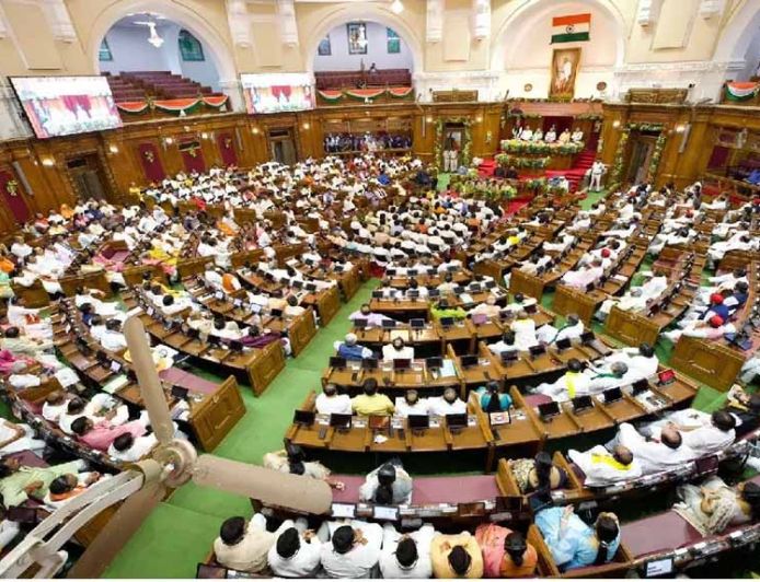 यूपी विधानसभा में शोक प्रस्ताव के दौरान विधायक का मोबाइल बजा, स्पीकर महाना ने किया जब्त