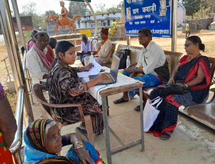 जिले के अंतिम छोर बोड़ेगाँव पहुँचा ‘सर्विस ऑन व्हील्स’ सेवा रथ, 137 हितग्राहियों को मिला लाभ