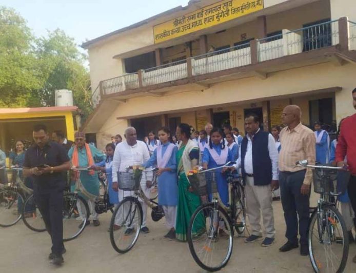 सरस्वती सायकल योजना: अब आसान हुई अदिति की शिक्षा की राह