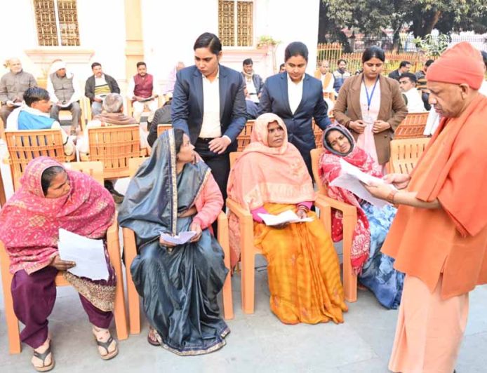 आनुष्ठानिक व्यस्तता में भी मुख्यमंत्री ने जारी रखा जनसेवा अनुष्ठान