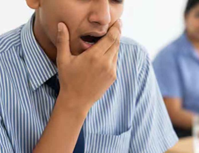 शिक्षा के मंदिर में हैवानियत! छात्र का जबड़ा तोड़ा, लिक्विड डाइट पर मजबूर—टीचर-प्रिंसिपल पर गंभीर आरोप