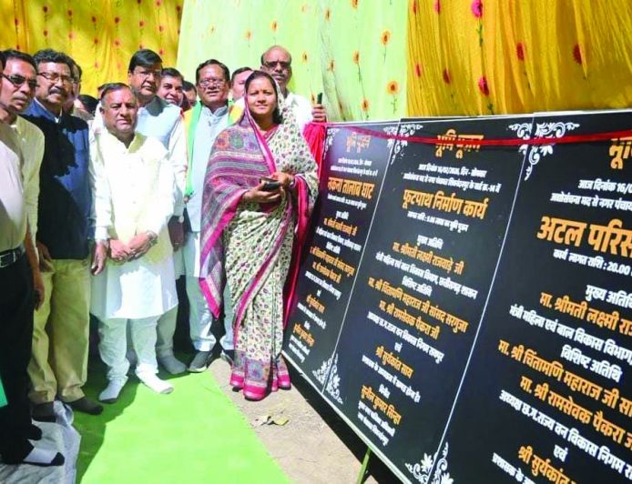 मंत्री लक्ष्मी राजवाड़े ने 18.38 करोड़ रुपए के विकास कार्यों का किया भूमिपूजन