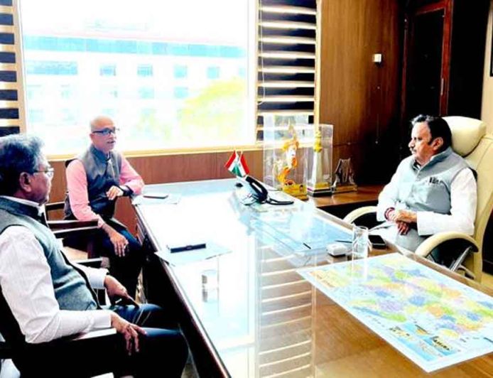 सीएचसी को एफआरयू के रूप में उन्नत करने के लिए मैनपावर की उपलब्धता सुनिश्चित करें: उप मुख्यमंत्री शुक्ल