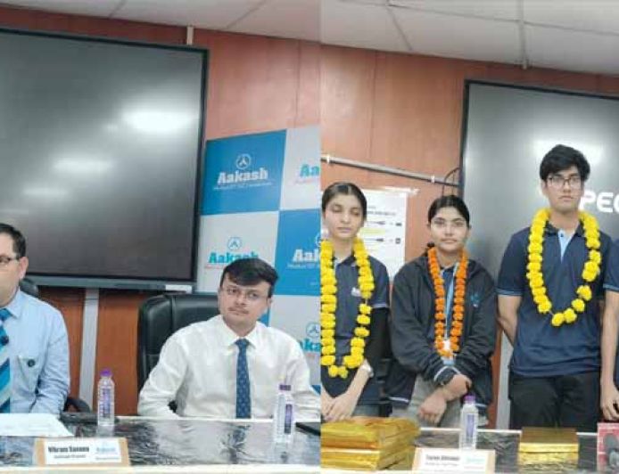 आकाश इंस्टीट्यूट भोपाल के तनिष्क सिंघल बने भोपाल टॉपर