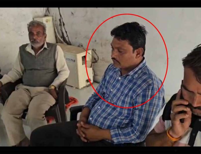 लोकायुक्त का शिकंजाः रिश्वत की दूसरी किस्त लेते पटवारी रंगे हाथों गिरफ्तार