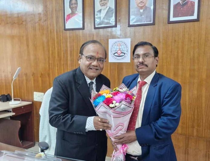 कुशाभाऊ ठाकरे पत्रकारिता विश्वविद्यालय को मिला नया कुलपति, प्रो. मनोज दयाल ने संभाला पदभार