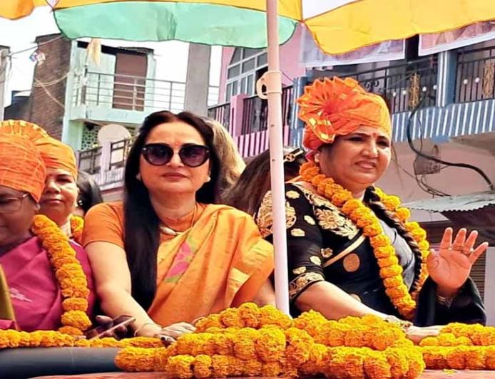 पलामू में बॉलीवुड अभिनेत्री जया प्रदा का रोड शो, अरुणा शंकर के समर्थन में मांगा वोट