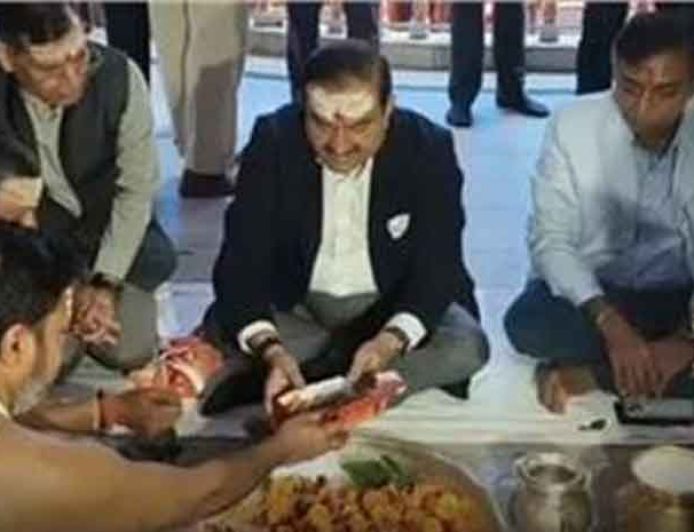 गौतम अडानी ने बाबाधाम मंदिर में टेका माथा, भोलेनाथ का लिया आशीर्वाद