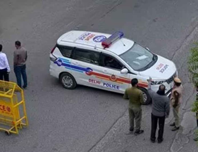 दिल्ली के दो स्कूलों को बम से उड़ाने की धमकी, ई-मेल से मचा हड़कंप, सुरक्षा एजेंसियां अलर्ट