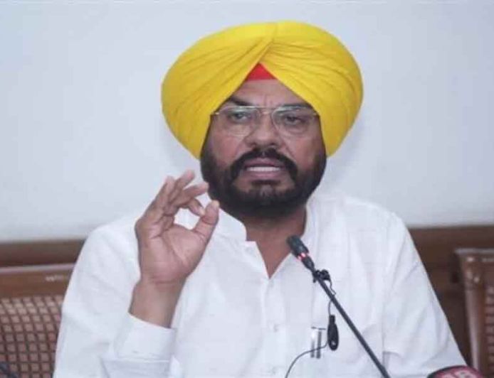 सुखबीर बादल पर धालीवाल का हमला, बोले– दोहरी राजनीति से पंजाब को गुमराह कर रहे