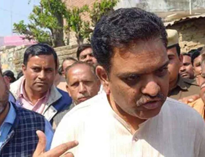 यूपी में नया नियम: अफसरों को 10 मिनट में जनप्रतिनिधियों की कॉल का देना होगा जवाब