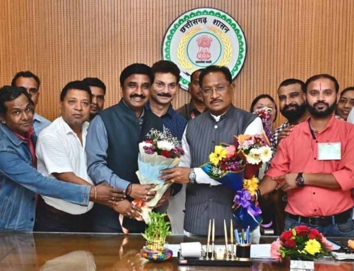 मुख्यमंत्री से छत्तीसगढ़ कर्मचारी अधिकारी फेडरेशन के प्रतिनिधिमंडल ने की मुलाकात मुख्यमंत्री  विष्णुदेव साय