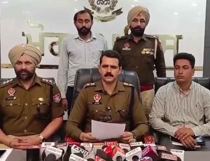 मोगा में अवैध हथियार तस्करी का पर्दाफाश: दो आरोपी गिरफ्तार, 5 पिस्टल और 6 कारतूस बरामद