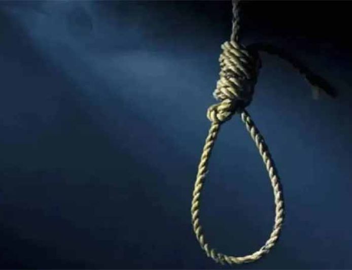 होस्टल के कमरे में छात्रा की संदिग्ध मौत, फंदे से लटका मिला शव