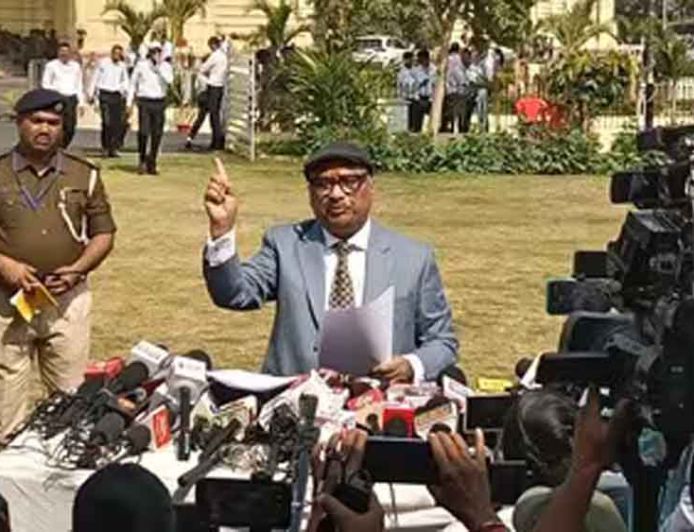 RJD का दावा: सीएम घेरने वाले कुछ लोगों की संपत्ति छोटे राज्यों के बजट से बड़ी