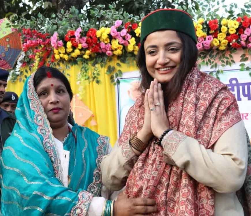 मंच, माइक, माला… अब परिवार पूरा मैदान में? बीवी-बेटे के बाद बहू साक्षी मिश्रा की एंट्री के संकेत