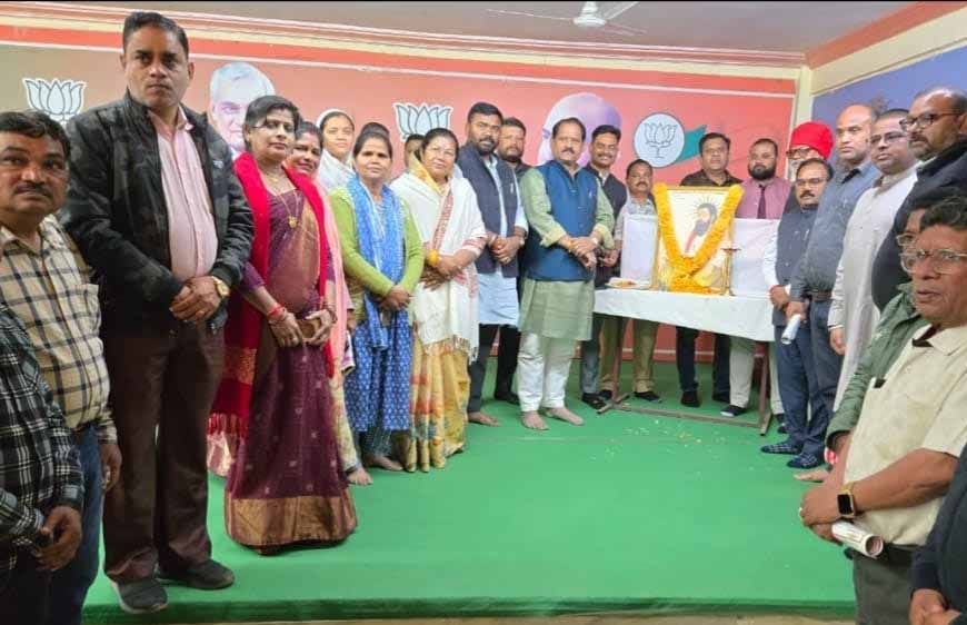 भाजपा कार्यालय मंडला में श्रद्धा एवं सम्मान के साथ मनाई गई संत रविदास जयंती