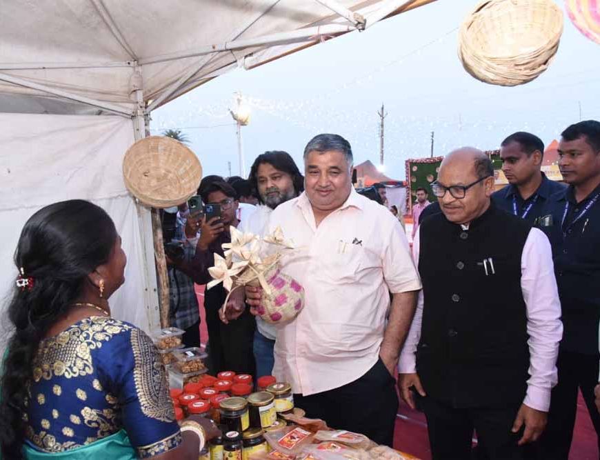 त्रिवेणी संगम पर राजिम कुंभ कल्प 2026 की तैयारियां, मंत्री राजेश अग्रवाल ने संतों से संवाद किया