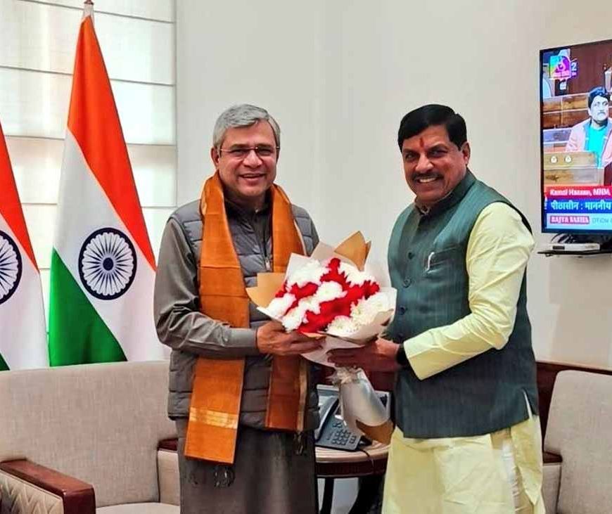 मुख्यमंत्री डॉ. यादव ने नई दिल्ली में केंद्रीय रेल मंत्री श्री वैष्णव से की सौजन्य भेंट
