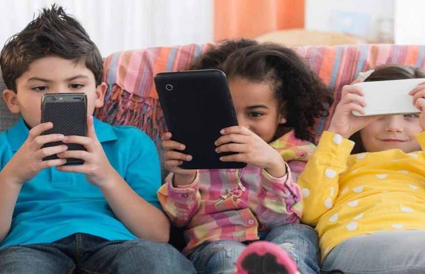 ऑस्ट्रेलिया के बाद यूरोप में सख्ती, स्पेन और ग्रीस में बच्चों के लिए सोशल मीडिया बैन की तैयारी