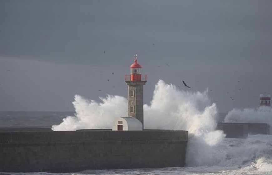 200 KMPH का बवंडर और 95 किलोमीटर की रफ्तार वाला तूफान, मूसलधार बारिश ने पुर्तगाल में मचाई तबाही, 11 की मौत