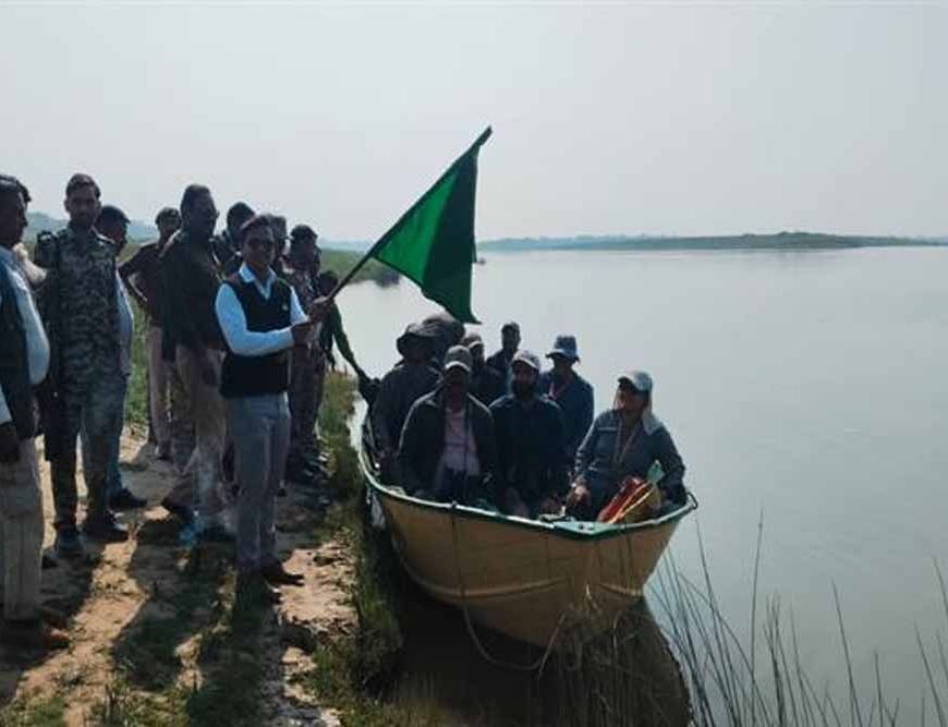 चंबल नदी जलीय जीव एवं पक्षियों की वार्षिक गणना के लिए सर्वेक्षण दल हुआ रवाना