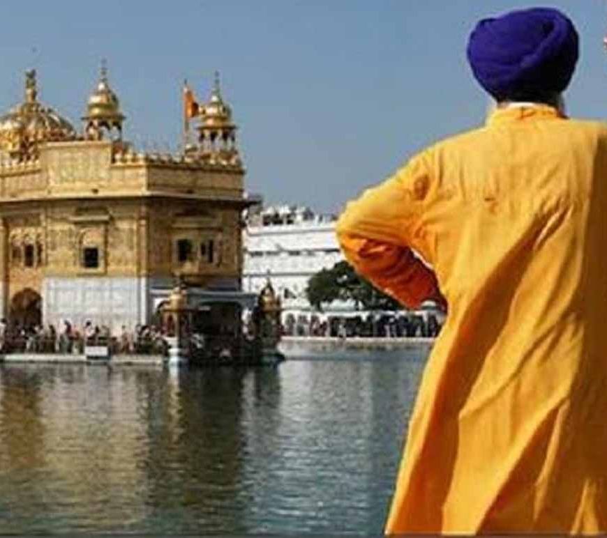 श्री हरमंदिर साहिब के सेवादारों की वर्दी का रंग बदला, पहचान को आसान बनाने लिया फैसला