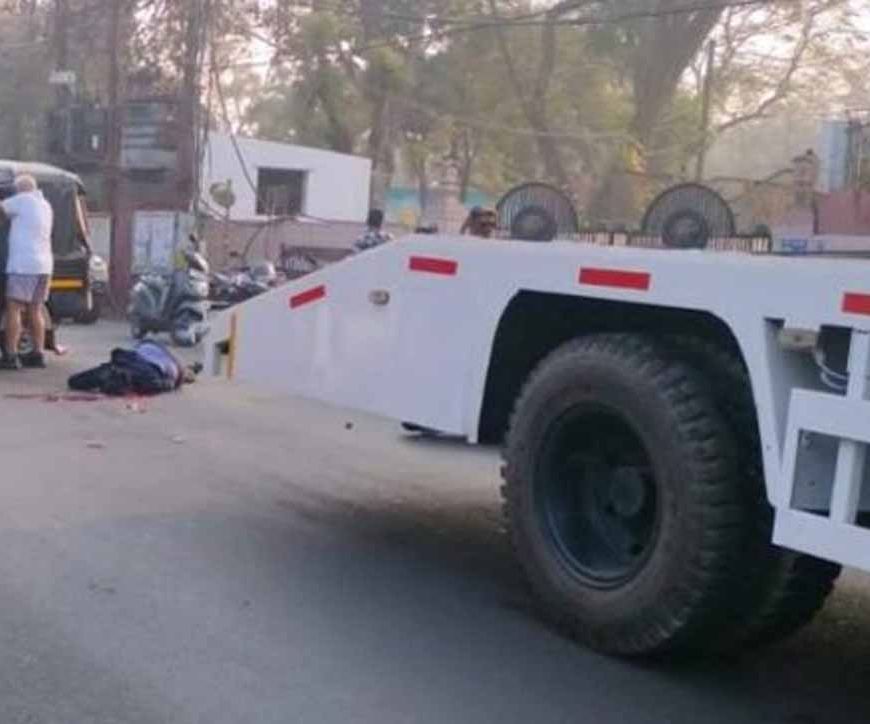 ट्रैफिक पुलिस की गाड़ी की चपेट में आए दो मासूम बच्चे, एक की मौके पर मौत
