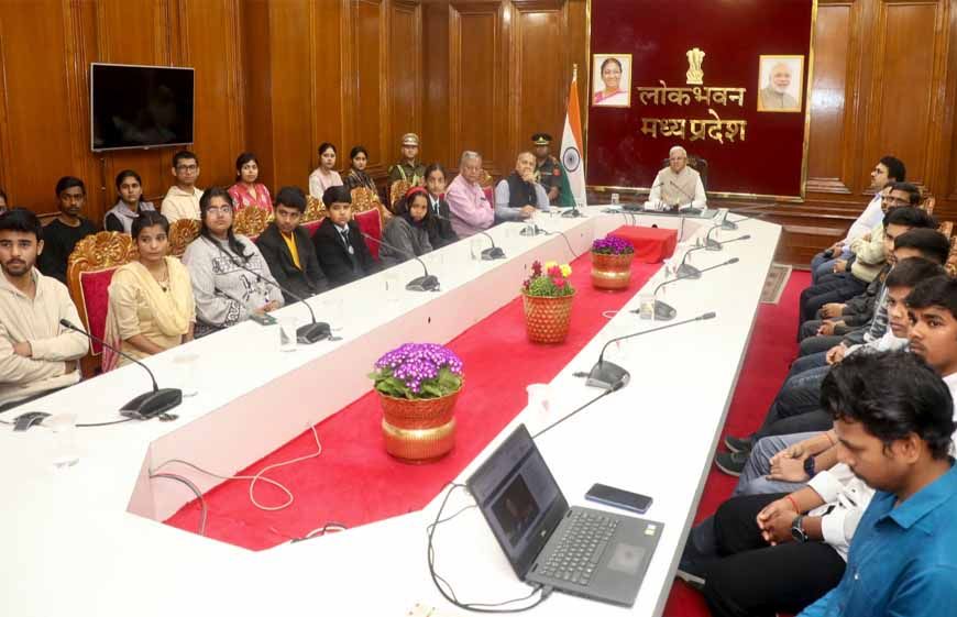 राज्यपाल  पटेल बच्चों के साथ “परीक्षा पे चर्चा” कार्यक्रम में हुए शामिल