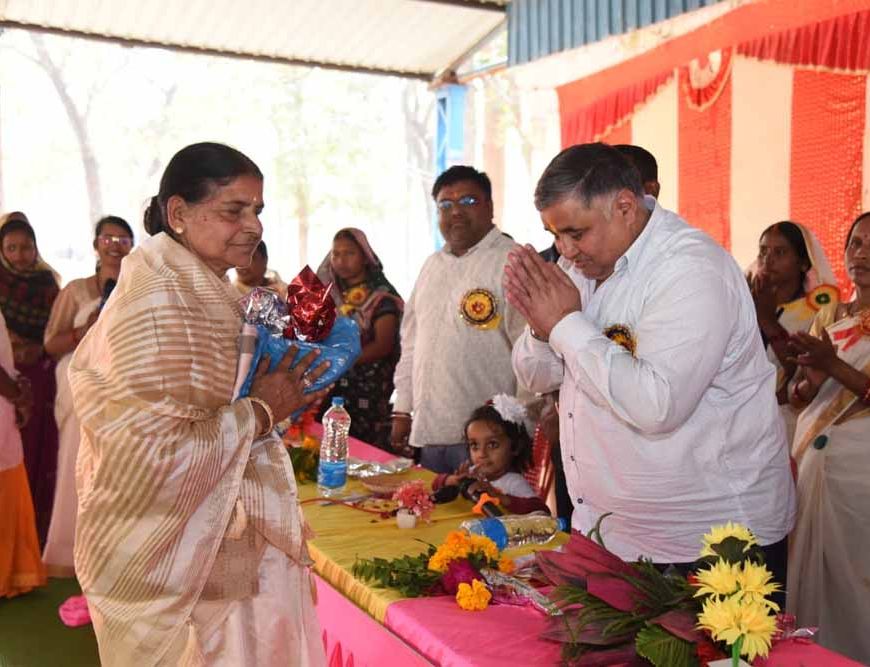 रामगढ़ में मितानिनों द्वारा आयोजित स्वास्थ्य पंचायत सम्मेलन में शामिल हुए पर्यटन एवं संस्कृति मंत्री  राजेश अग्रवाल